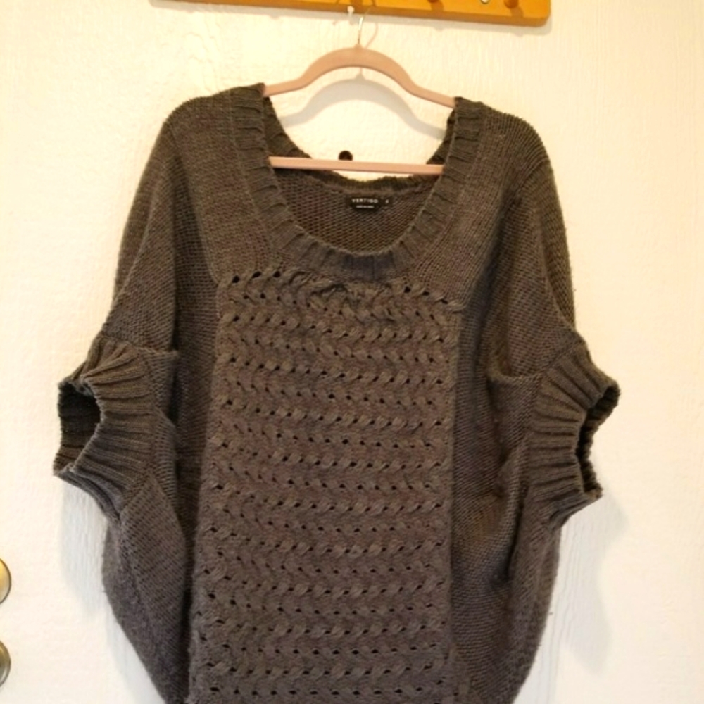 VERTIGO sweater